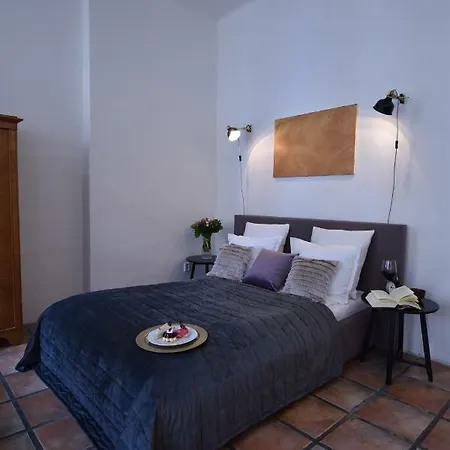 Down Town Apartment *